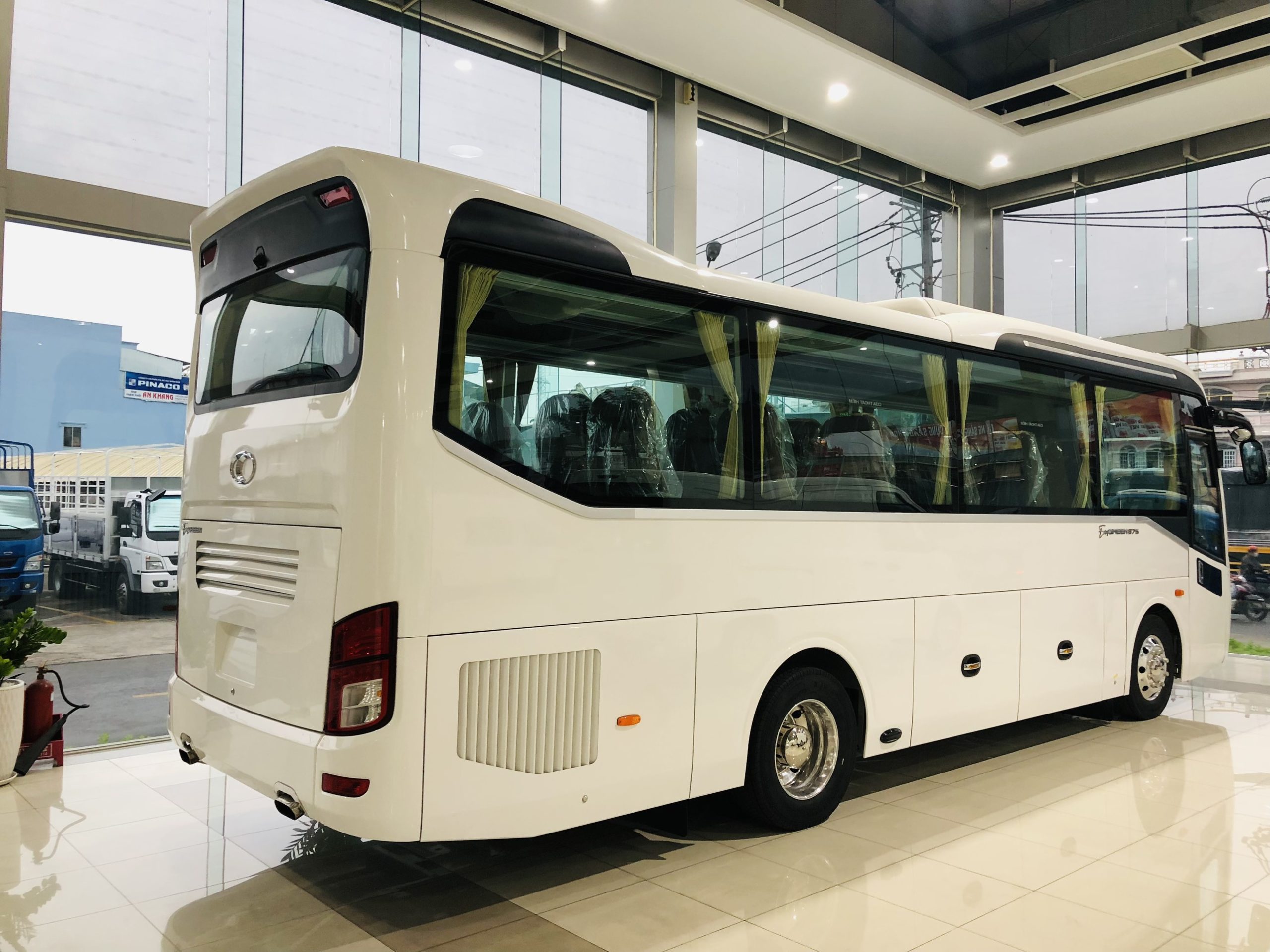 Thuê Xe Limousine 22 Chỗ - Trải Nghiệm Đỉnh Cao Của Sự Sang Trọng